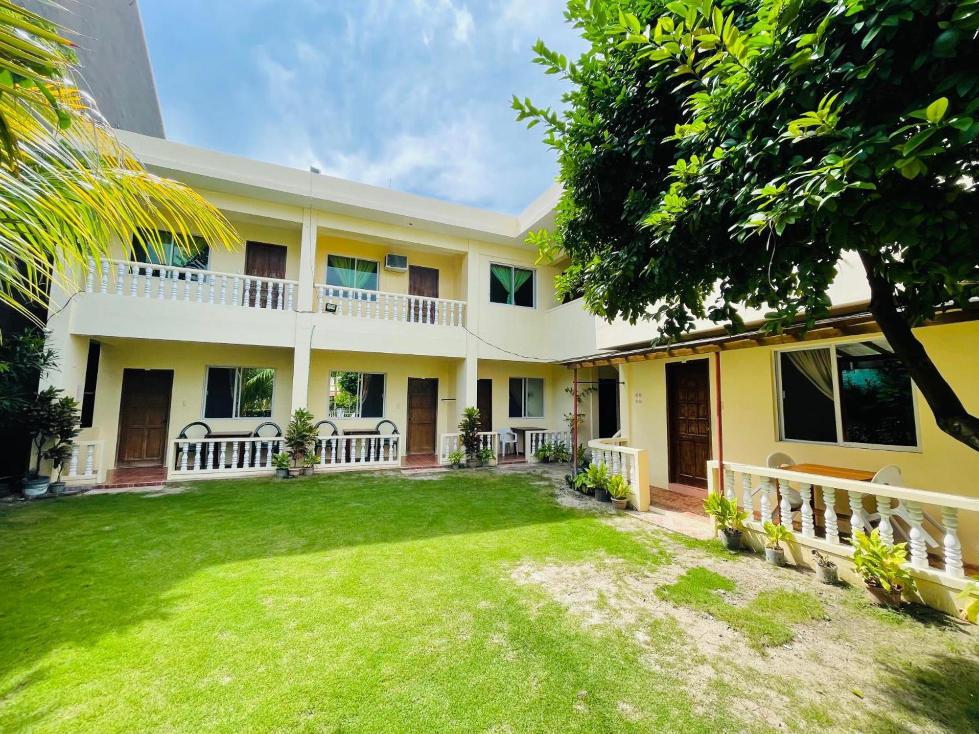 เฟียสตา เฮาส์ รีสอร์ต Hotel Boracay Island ภายนอก รูปภาพ